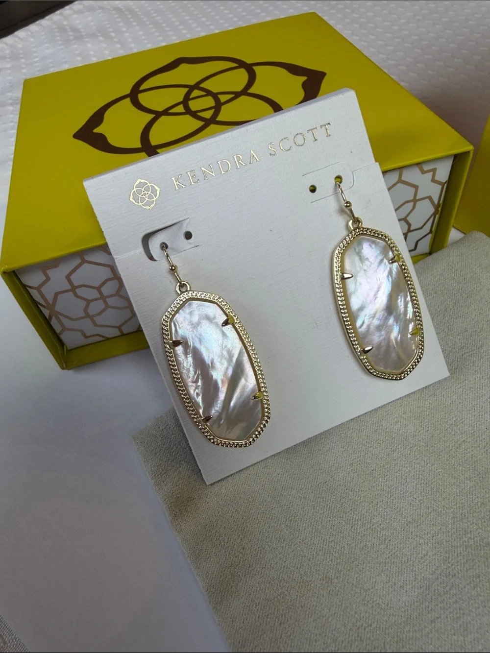 Kendra Scott Pink Mother-of-Pearl Gold-Tone Elle Drop Earrings